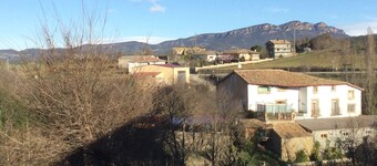 Casa Carbonero is a rural house located in Lascuarre, a medieval town