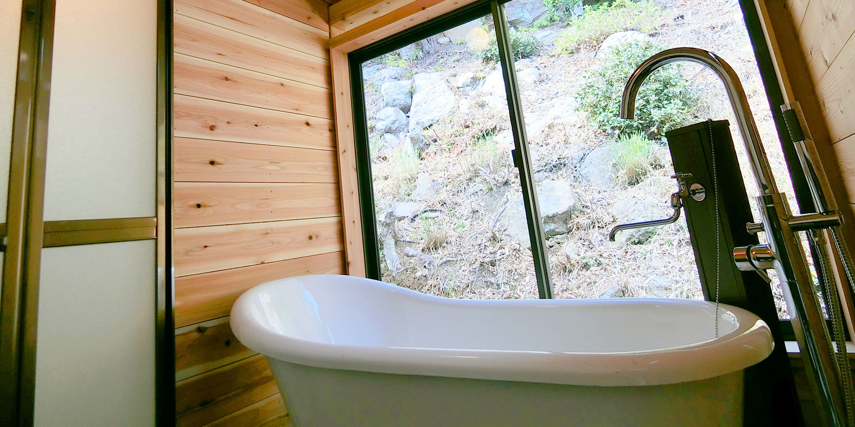 Deluxe Villa, 1 Bedroom, Kitchen, Partial Ocean View | Deep soaking bathtub