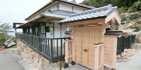 Fachada de la propiedad