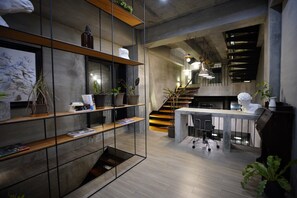 3 habitaciones, escritorio, sistema de insonorización y wifi gratis