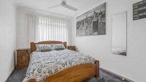 4 makuuhuonetta, silitysrauta/-lauta, internet, vuodevaatteet