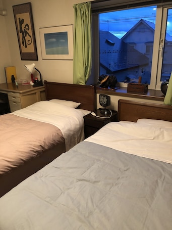 Standard Twin Room | 1 bedroom, in-room safe, desk, blackout drapes
