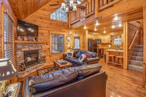 智能电视、壁炉、电子游戏、书