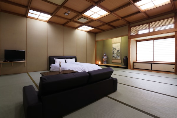 Room | Free WiFi