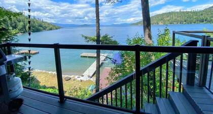 Lakefront Cabin: Hot Tub, Dock & Family Fun!