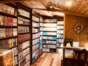 Library - Guesthouse Voketto - Hostel (Kawanehon)