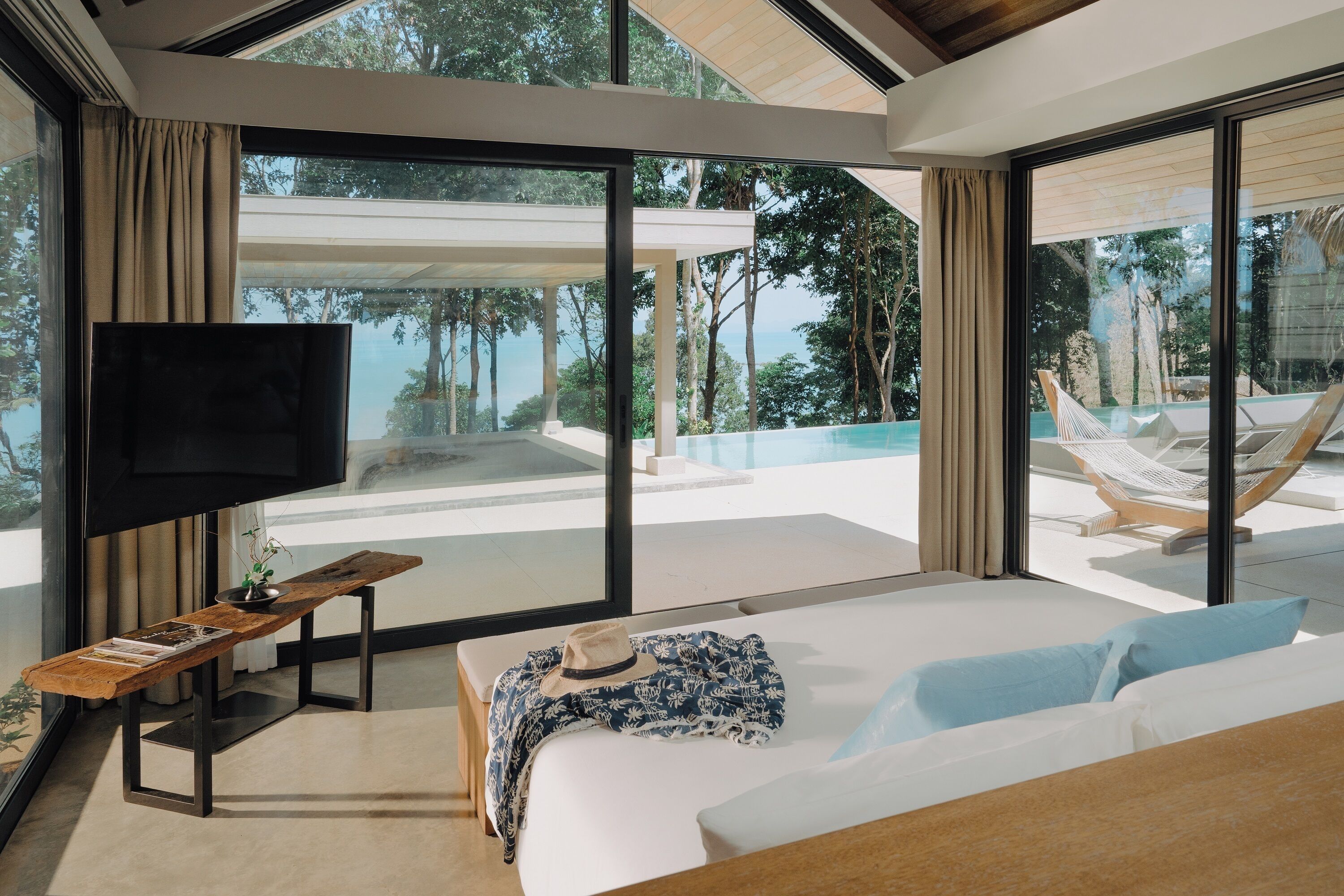 4 bedrooms, in-room safe, desk, free WiFi