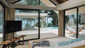 4 bedrooms, in-room safe, desk, free WiFi