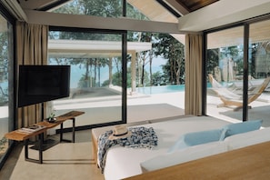4 bedrooms, in-room safe, desk, free WiFi