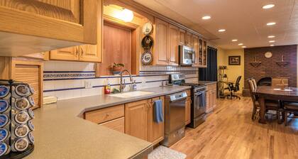 The Family Crash Pad: camas King, cocina completa, a minutos de Salt Lake City