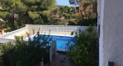 Maison forestière avec piscine à Sitges