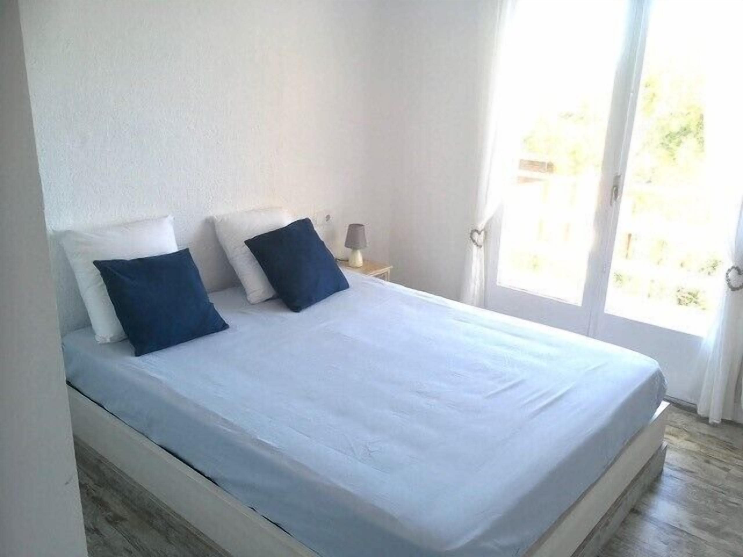 4 多间卧室、熨斗/熨衣板、WiFi、床单