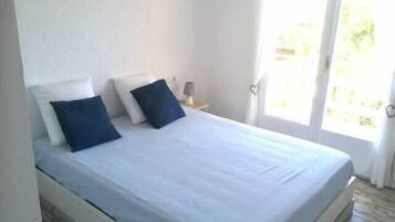 4 dormitorios, tabla de planchar con plancha, wifi y ropa de cama