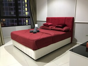 1 makuuhuone, silitysrauta/-lauta