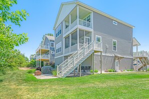 Exterior - Gorgeous home w/ furnished patio, decks, & open living space - easy beach access (South Haven)