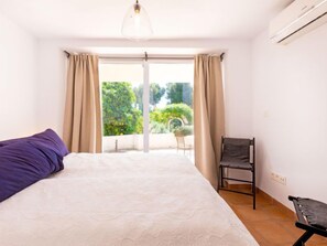 3 bedrooms, desk, WiFi