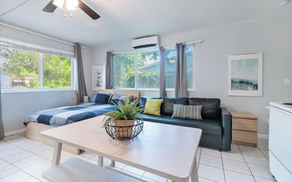 TV - Wilton Manors, Cute Outdoor Space-New Bathroom, Pool 3 (Wilton Manors)