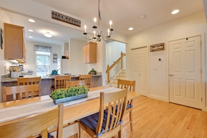 Dining - Bright Condo w/ Community Perks: Near Ski Quechee! (Quechee)