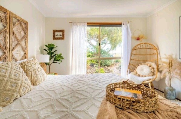 3 bedrooms, desk, iron/ironing board, free WiFi