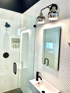 Combined shower/tub, hair dryer, towels, soap