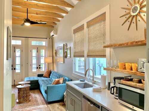 Charming New Orleans Bungalow Steps from French Quarter