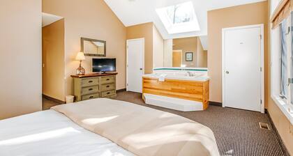 Homey condo w/ wood-burning fireplace, near hot tub and other resort amenities