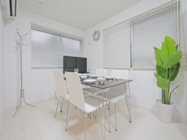 Private Vacation Home | In-room dining - Takasago 2 chome (Tokyo)