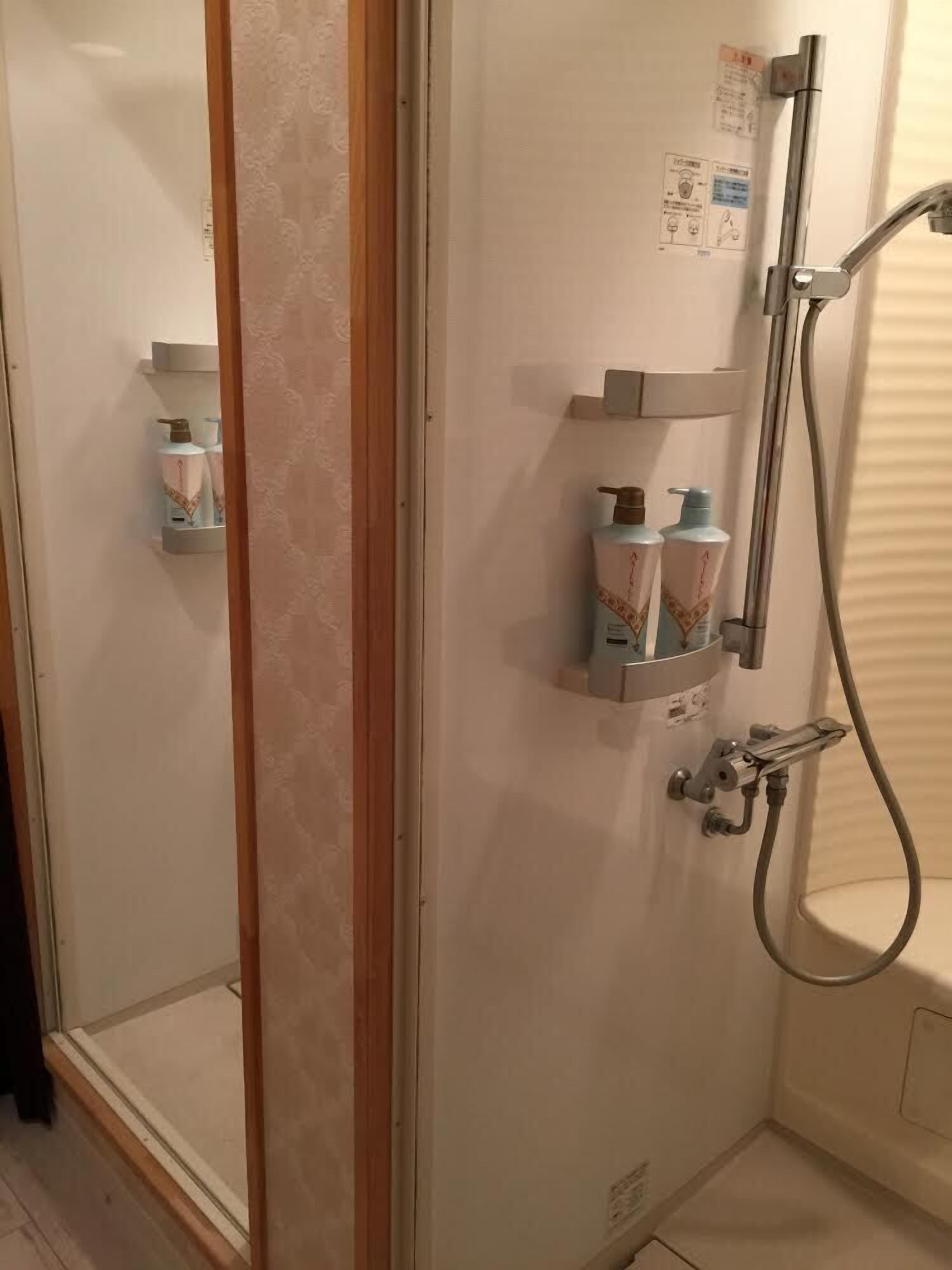 Apartment (1F) | Bathroom shower