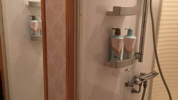 Apartment (1F) | Bathroom shower