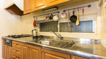 Private Vacation Home | Private kitchenette | Fridge, microwave, cookware/dishes/utensils