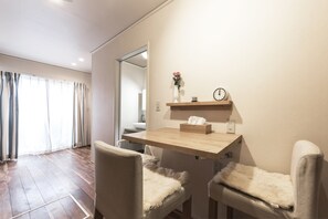 Private Vacation Home | In-room dining
