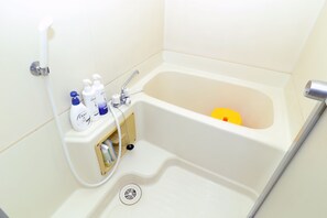 Apartamento (202) | Banheiro | Banheira e chuveiro separados, produtos de toalete grátis