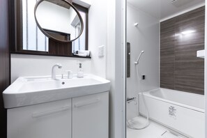 Private Vacation Home | Bathroom | Separate tub and shower, free toiletries, hair dryer, bidet