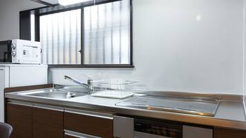 Private Vacation Home | Private kitchenette | Fridge, microwave, electric kettle, cookware/dishes/utensils