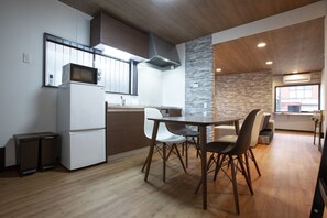 Private Vacation Home | In-room dining - Higashiyaguchi 1 chome (Tokyo)