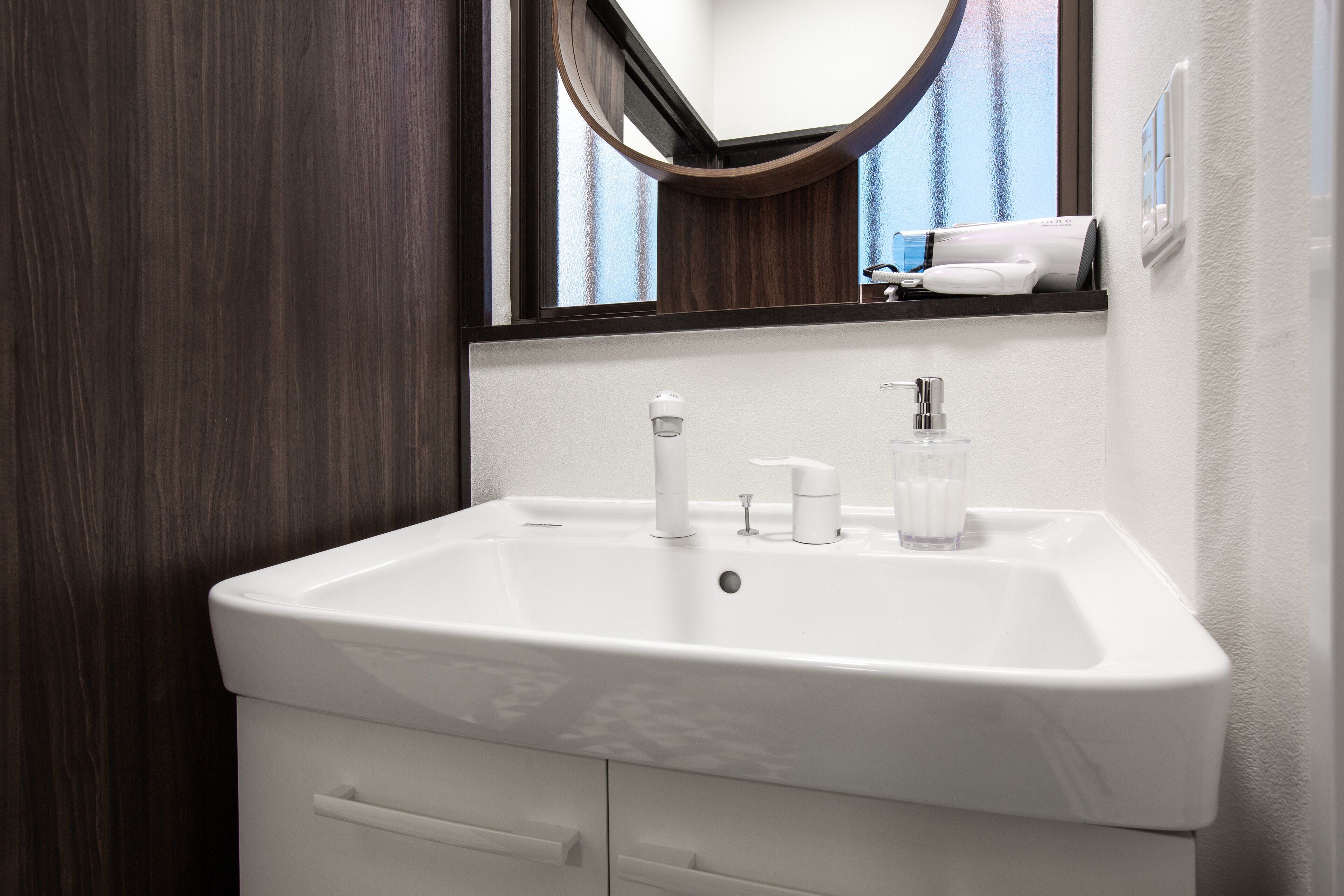 Bathroom sink