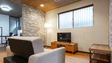 Nhà (Private Vacation) | Phòng khách | TV màn hình phẳng