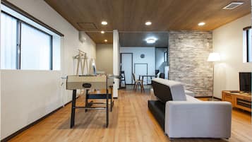 Private Vacation Home | Living room | Flat-screen TV