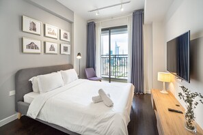 Desk, laptop workspace, iron/ironing board, free WiFi