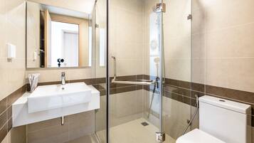 Apartment, 2 Bedrooms | Bathroom | Free toiletries, hair dryer, bidet, towels