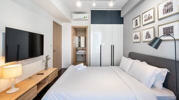 Apartment, 2 Bedrooms | Desk, laptop workspace, iron/ironing board, free WiFi