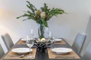 Apartment, 2 Bedrooms | In-room dining