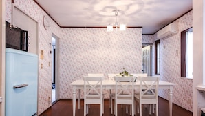 Private Vacation Home | In-room dining - Matsugaoka 1 chome B (Tokyo)