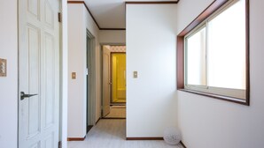 Interior entrance - Matsugaoka 1 chome B (Tokyo)