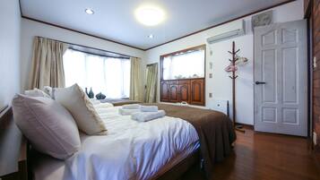 Private Vacation Home | 5 bedrooms, iron/ironing board, free WiFi