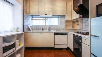 Private Vacation Home | Private kitchenette | Fridge, microwave, stovetop, cookware/dishes/utensils