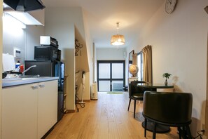 Ferienhaus (Private Vacation) | Wohnbereich | Flachbildfernseher