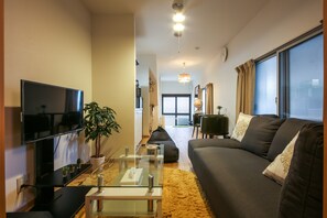 Ferienhaus (Private Vacation) | Wohnbereich | Flachbildfernseher