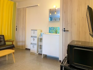 Signature Quadruple Room | Living area | 32-inch LCD TV with digital channels, TV - PIER6 Otaru (Otaru)