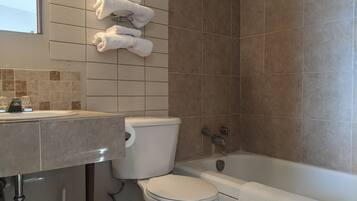 Combined shower/tub, rainfall showerhead, towels, soap